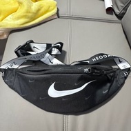 Nike Swoosh 側背包 腰包 滿版黑 DC7343-010