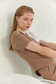 A DAY TOP เสื้อแขนสั้นทูโทนแต่งจีบ (สินค้าพรีออร์เดอร์ 5 วัน)