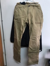 Uniqlo卡其褲