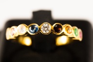 (R106 ชื่อแบบ “เทียนซ้อน”) : แหวนทองทรงแถวเรียงประดับพลอยนพเก้าและเพชรแท้ น้ำ100