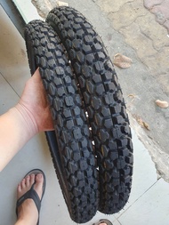 vỏ xe cũ gai 2.25 17 và 2.50 17 gắn các loại xe số wave dream  future cup ....new 100% . đi rừng đi 