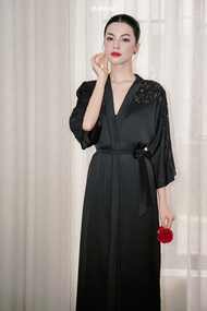 Emwear Áo Choàng Lụa Dài Đen Pha Ren Cao Cấp Sang Trọng Cho Nữ - EM WEAR
