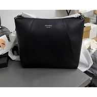 【Awinbag】Letter Logo Crossbody Shoulder Bag Black