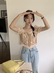 TAO SHOP168 เสื้อถักไหมพรม ทรงครอป แขนสั้นแต่งผ้าลูกไม้ซีทรู น่ารัก แนวหวานๆสไตส์เกาหลีทำไห้การแต่งต