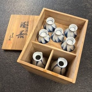 01578WS 日本 有田燒 手繪 青花 吳須染 十草紋 清酒 酒器組套（2酒瓶5酒杯1溫酒瓶）