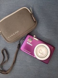 清  Nikon Coolpix S2700 紫色套裝｜16MP｜6x 光學變焦｜連原裝電池 + 充電器 + 相機袋