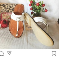 sandal tarumpah toha putih
