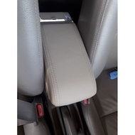 CC ที่เก็บของในรถ ที่ท้าวแขน ที่วางแขน ที่พักแขน ในรถ Suzuki Ertiga 2013-2018 เป็นรุ่น Jumbo top สุ