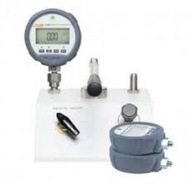 Fluke P5510/14B-2700G-4 Pneumatic Comparison Test Pump with four gauges ราคา 504,945 บาท