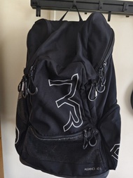 TYR 黑色 45L 運動背包
