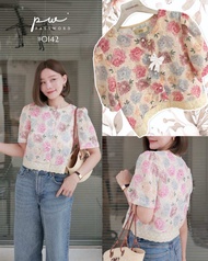Password เสื้อคอตตอนลายดอกสีหวาน ปักฉลุดอกไม้ทั้งตัว ทรงน่ารักใส่สบายๆ ดีเทลช่วงชายต่อลูกไม้สวยงาม