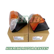 A PAIR of Front Turn Signal Lights or Lamp Assy Front Turn Signal Toyota Landcruiser Hardtop FJ40 BJ