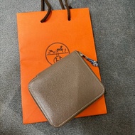 愛馬仕 Hermes SilkIn 大象灰拉鍊絲巾短夾錢包