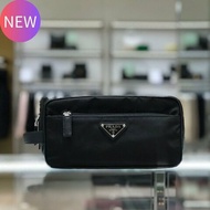 Prada 2NA819 Re-Nylon 與 Saffiano 皮革手拿包/盥洗包 附腕帶/黑色《2024季度新品》