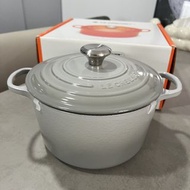 Le Creuset deep round casserole oven 圓形琺瑯鑄鐵鍋 24 cm mist grey 霧灰色