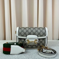 Gucci古馳1955白色老花馬銜扣馬鞍包 雙肩帶 可單肩可斜挎 上身超好看 經典復古又精緻 超級無敵百搭耐看 萬年經典不過時款