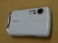 Sony DSC-T11超薄 17.3mm 機身厚度 大約500萬畫素的數位相機 (不知好壞，無任何配件、當故障品隨便賣