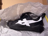 Onitsuka Tiger 黑白運動鞋