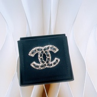 全新 Chanel 23p 水鑽皮穿鏈胸針