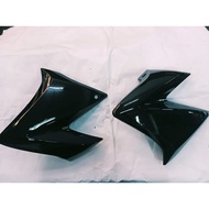 FZ150 CENTER/TANK COVER HLD
