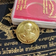 佛牌 : LP Sin 必打 师傅 : LP Sin庙名 : WAT Lahanyai佛历 : BE 2560龙坡醒(LP Sin)是龙坡沙空的师兄(LP Sackorn)，Wat Lahanyai 