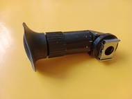 80年代原廠 KW Kamera Werke Pentacon Praktica 眼平90 度觀景器，東德製造，是可以調校較橫直位角度，還有視力矯正，最適合用在低角度拍攝花卉會比較方便。

適合用於原