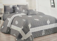 AAA ❗ ผ้าคลุมที่นอน ผ้าคลุมเตียง สีพื้น สวยงามมีสไตล์ ขนาด 8 ฟุต (210*227) cm. แถม ปลอกหมอน 2 ใบ