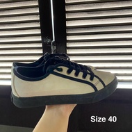 Preloved sepatu Triset wanita putih hitam