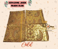 Sepasang  jarik prodo blok dan blangkon prodo blok pengantin