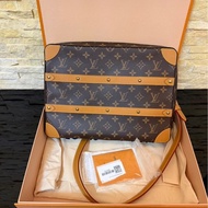 Lv M44754絕版限量老花soft trunk郵差包