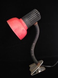 早期紅色鐵質膠質夾燈可調燈光亮度燈直徑12長18 公分總高 40公分
