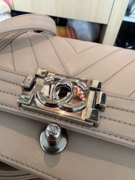 Chanel Boy 20 light pink lamb leather 90% new