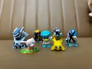 Pokemon公仔，水君，帝牙盧卡，炎帝，雷公，可變形甲賀忍蛙，可打開精靈球大師球