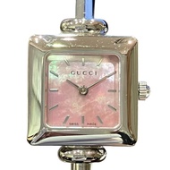 Gucci 手鐲手錶，總重 24.4 克，不鏽鋼，石英機芯，粉紅色珍珠母貝錶盤，1900L。