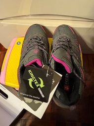 Freex 運動鞋