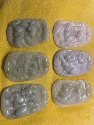 翡翠生肖牌，紫底帶綠佛公，立體雞吊飾（擺件）