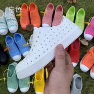 Crocs รองเท้าเด็กขายส่ง Summer Children's Crocs Boys Girls Non-Slip Waterproof Hollow Beach Shoes Sandals