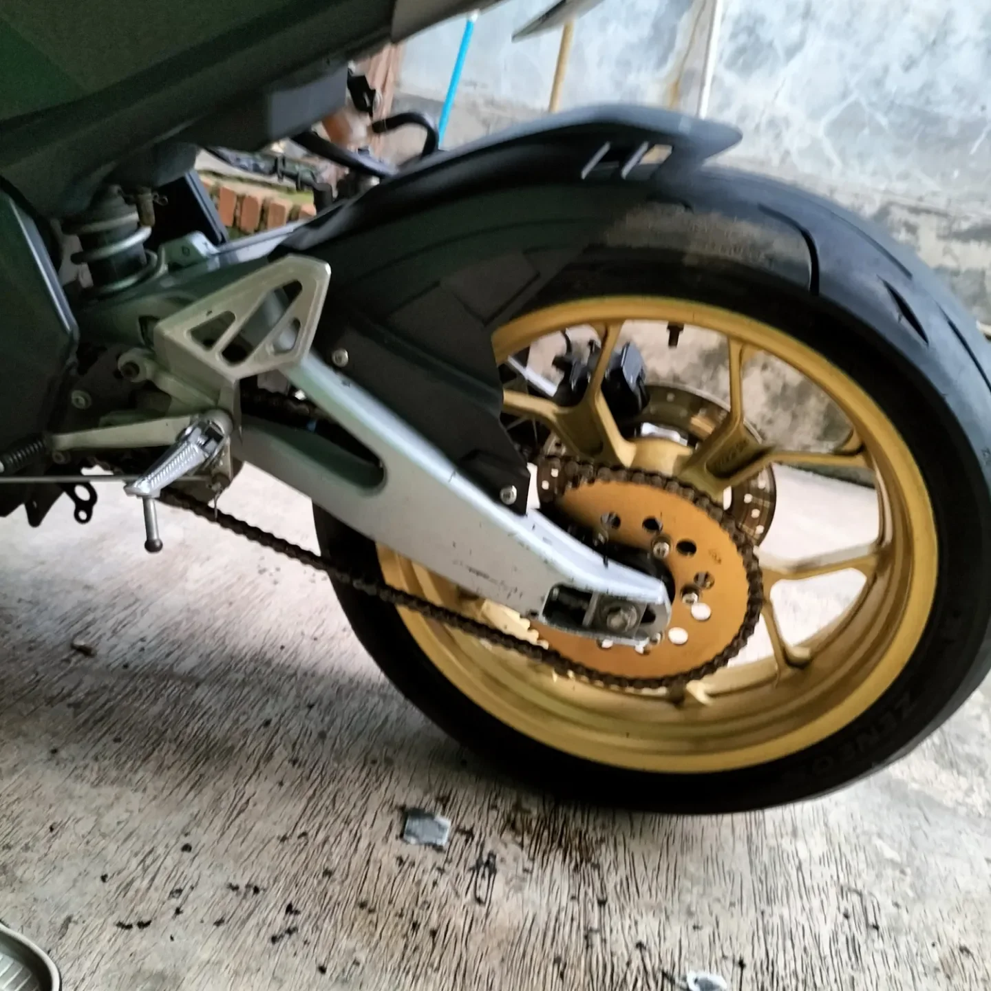 hungger swing arm Yamaha R15 V3
