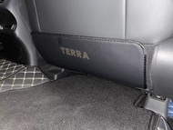 แผ่นรองฝาครอบป้องกันเบาะหนังแผ่นป้องกันการเตะเก้าอี้หลังรถของ Terra 2ชิ้นสำหรับ Nissan TERRA 2018 2019 2020 2021 2022รุ่น2023
