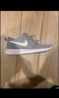 nike roshe run 灰