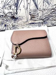 Dior Saddle Lotus 銀包  暖灰褐色山羊皮 