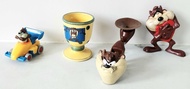 Taz Tasmanian Devil Figurines and Egg Cup 懷舊玩具:美國塔斯(Taz)蛋杯坐,一輛賽車仔、塔斯帶有心形公仔.吸盤的塔茲牙刷坐