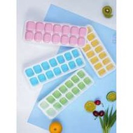 1-Piece Affordable Light Gray Silicone 14-Grid Ice Cube Tray Detachable Spill-Proof Lid Flexible Eas