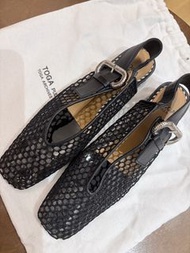 TOGA PULLA 黑色網眼涼鞋