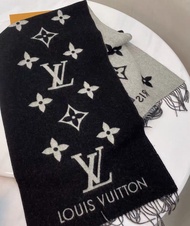 9成新 黑色LV頸巾 LV經典圍巾 披肩 LV Scarf
