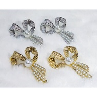 Earrings. Pearl crystal earrings. 珍珠耳环。