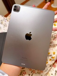 iPad Pro 99%成新 256GB太空黑色 第四代11吋 Apple Pencil、巧控鍵盤、聰穎雙面夾