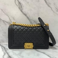 chanel boy 25 cm black calfskin ghw 2024 ( chip )