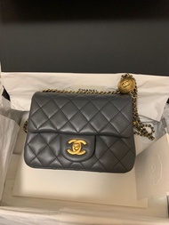 Chanel 23K 灰色金球方胖子 - Pearl Crush Mini Square Flap Bag in Dark Grey 17cm