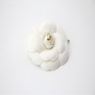 Chanel Vintage 81-85 絲綢白色山茶花胸針